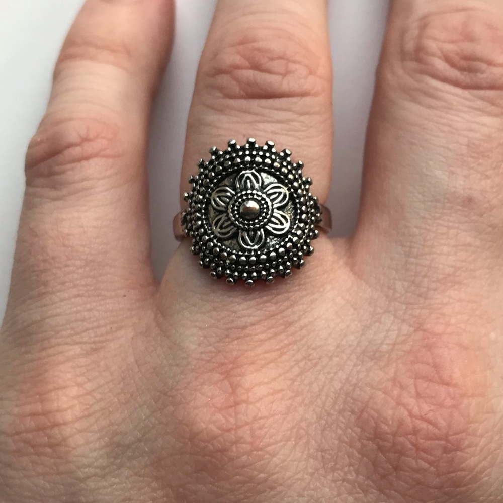 Lovely statement ring size 7 with Mandala design preowned